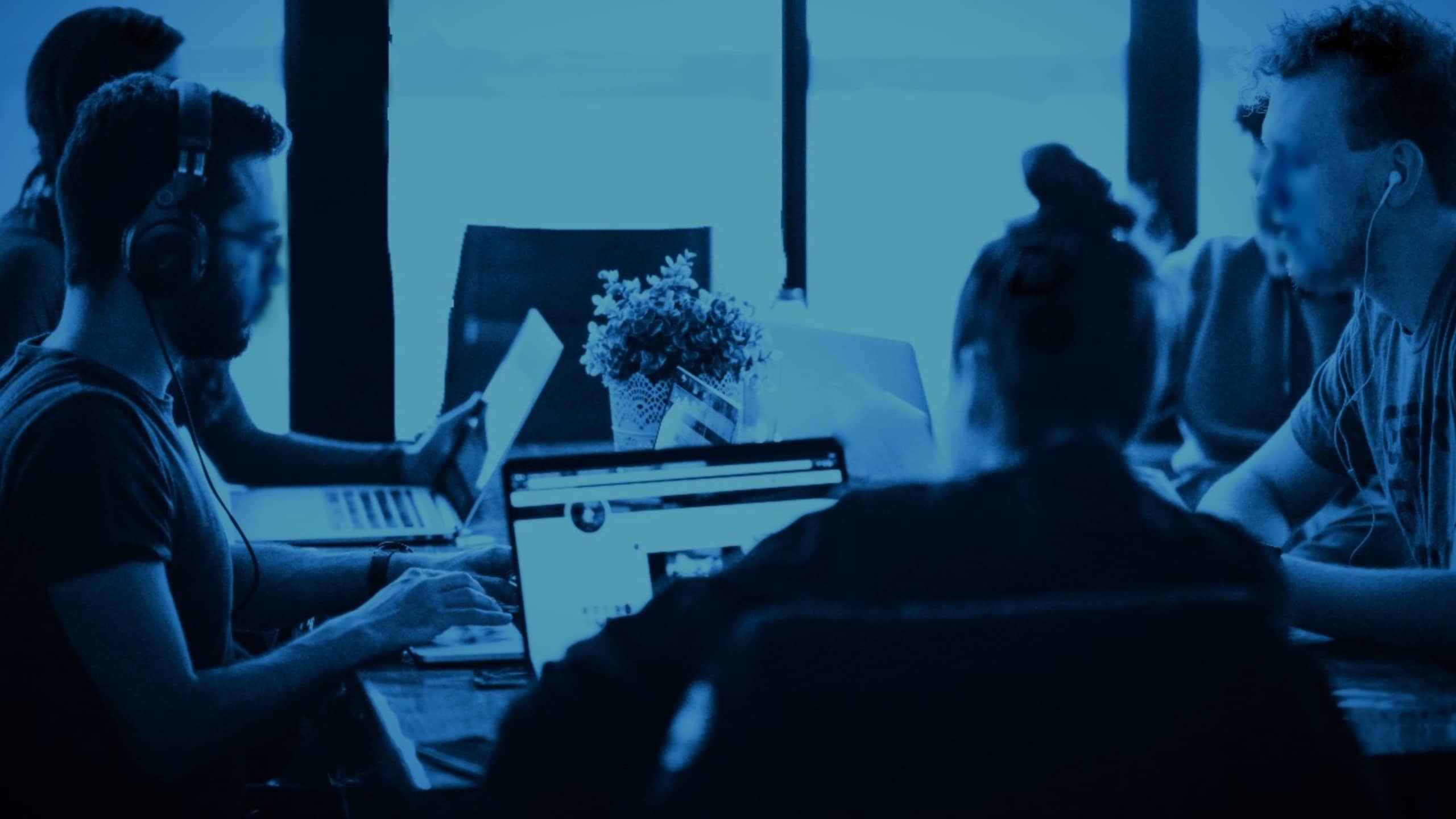 Equipo del call center de Teléfono Permanente en sus oficinas de Barcelona