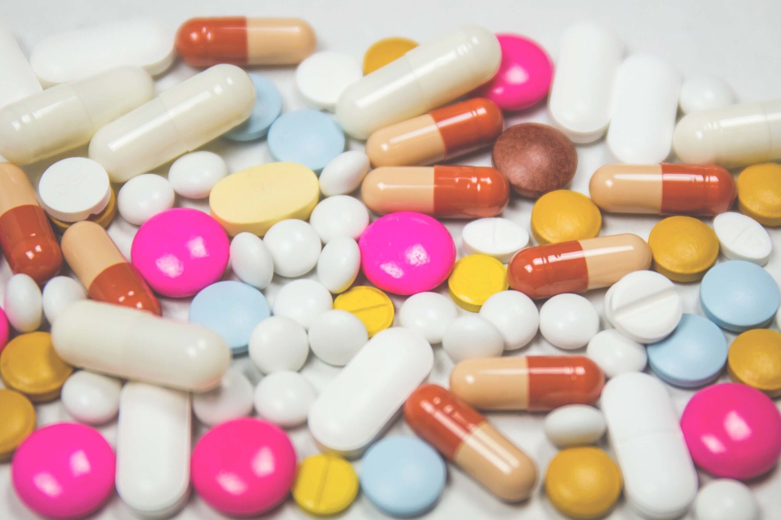 24h pharmacovigilance service for reporting adverse drug reactions — Teléfono Permanente